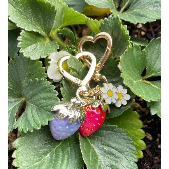 ✨ Agromusk Women Red Cute Strawberry Heart Flower Daisy Bag Charms Key Chains - Picture 8 of 8